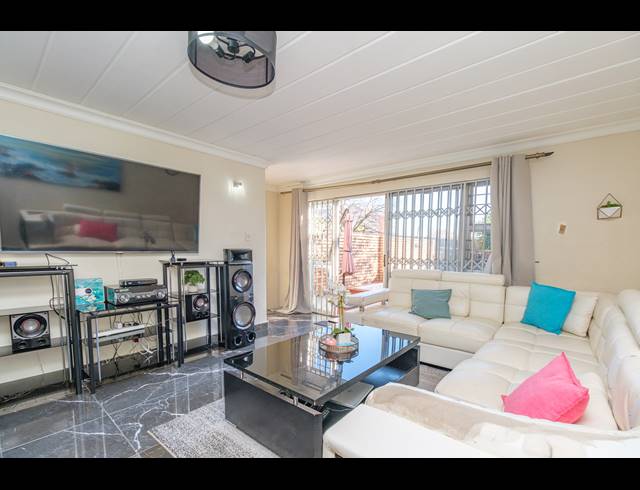 2 BEDROOM DUPLEX FOR SALE IN BLACKHEATH